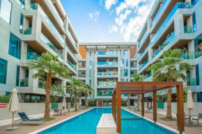 FAM Living City Walk - Opposite City Walk Mall - 2A